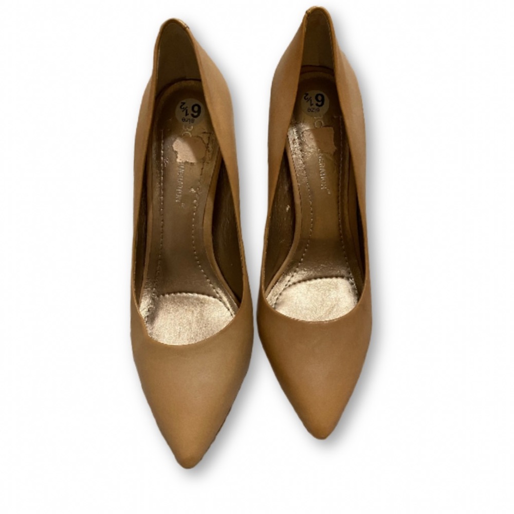 BCBG Tan High Heel Size 6.5